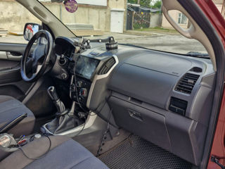 Isuzu D-Max фото 8