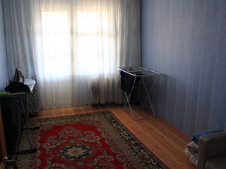 Chirie apartament 3 camere / odai spatioase la Botanica, partial mobilat si utilat foto 4