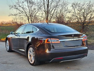 Tesla Model S foto 2