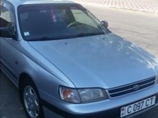 Toyota Carina foto 1