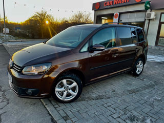 Volkswagen Touran foto 2