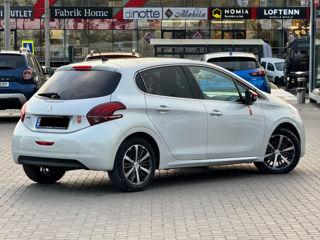 Peugeot 208 foto 4