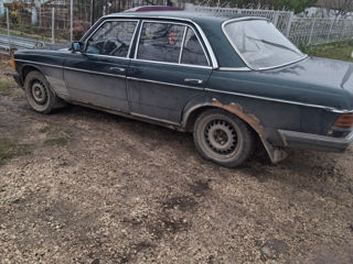 Mercedes Series (W123) foto 5