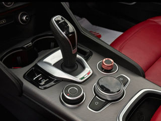 Alfa Romeo Giulia foto 7