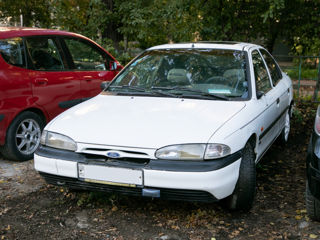 Ford Mondeo foto 2