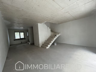 Townhouse cu 3 niveluri, or. Codru foto 12