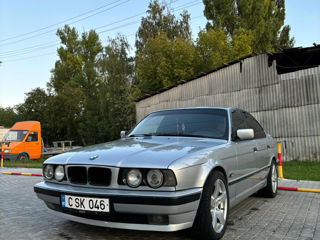 BMW 5 Series foto 3