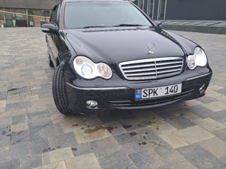 Mercedes C-Class foto 2