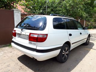 Toyota Carina foto 2