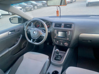 Volkswagen Jetta foto 8