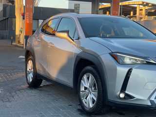 Lexus UX foto 2