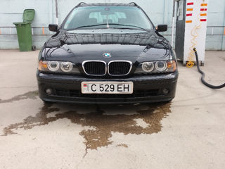 BMW 5 Series Touring foto 3