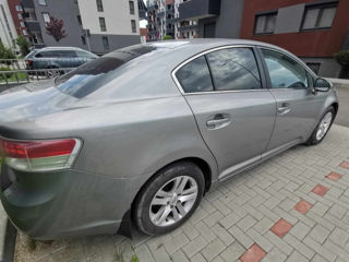 Toyota Avensis foto 2