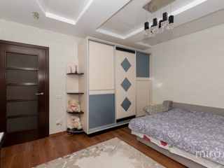 Apartament cu 4 camere, 220 m², Buiucani, Chișinău foto 9