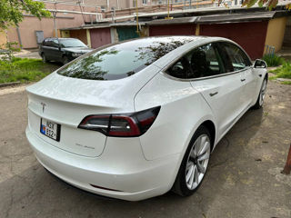 Tesla Model 3 foto 2