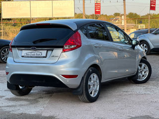 Ford Fiesta foto 2