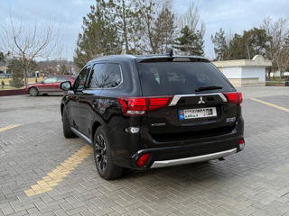 Mitsubishi Outlander foto 3