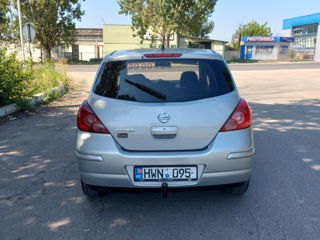 Nissan Tiida foto 3