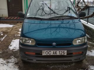 Nissan Serena foto 1