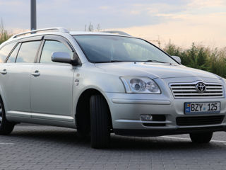 Toyota Avensis foto 8