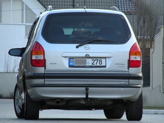 Opel Zafira foto 2