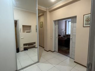 Apartament cu 2 camere, 55 m², Centru, Chișinău foto 4