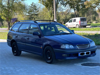 Toyota Avensis foto 2