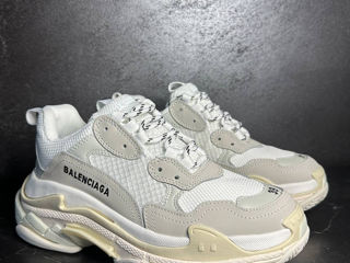 Balenciaga Triple S În stoc