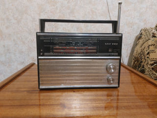 Продам радиоприемник VEF 202.     Vând radio VEF 202