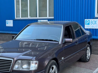 Mercedes E-Class foto 1