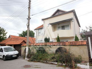 Casă în 3 nivele, Buiucani, bd. Alba-Iulia/str. Ion Callimachi, 350 m2, Euroreparație! foto 1