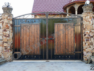Porți, garduri,uși metalice, copertine,  balustrade, gratii,  alte confecții din fier forjat. foto 10