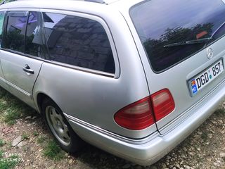 Mercedes E Class foto 2