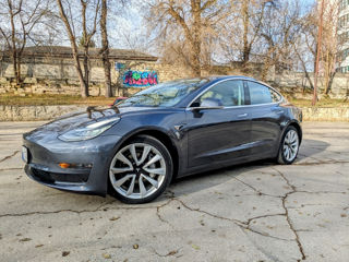 Tesla Model 3 foto 2