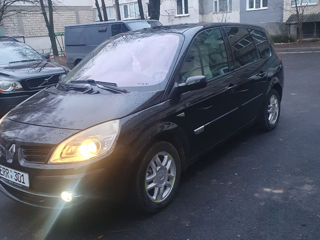 Renault Grand Scenic foto 2