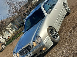 Mercedes E-Class foto 5