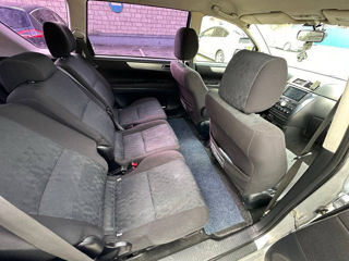 Toyota Avensis Verso foto 5