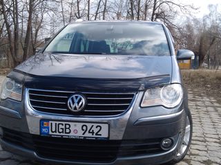 Volkswagen Touran foto 1