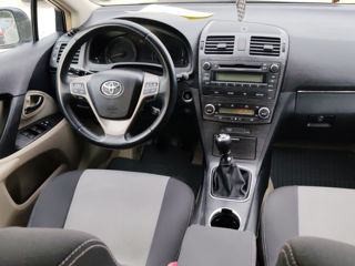 Toyota Avensis foto 8