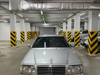 Mercedes E-Class foto 2