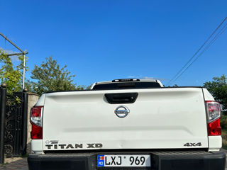 Nissan Titan foto 7