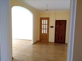 Apartament cu 3 camere, 96 m², Periferie, Codru, Chișinău mun. foto 1
