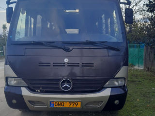 Mercedes 818 D foto 3