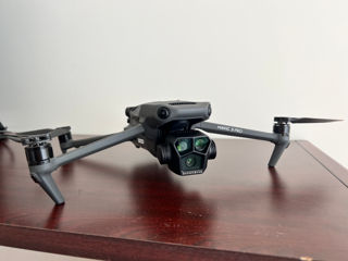 DJI Mavic 3 Pro Fly More Combo foto 2