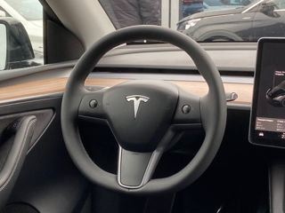 Tesla Model Y foto 9