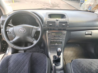 Toyota Avensis foto 3