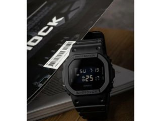 Casio G-Shock DW-5600BB-1 новые часы foto 1