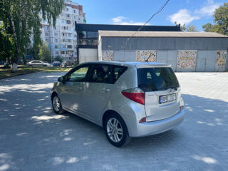 Toyota Verso-S foto 2