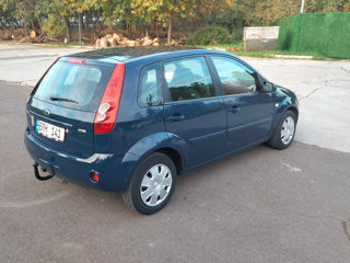 Ford Fiesta foto 3