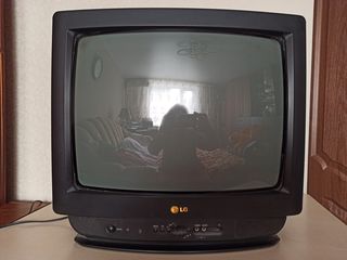 Телевизор LG с пультом в рабочем отличном состоянии